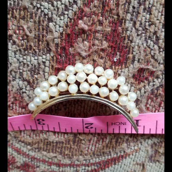 Pearl Crescent Goldtone Brooch Pin - Picture 16 of 16